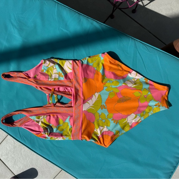 🪸Trina Turk worn twice needed 8 hand washed, fragrance free home🐠 - Picture 7 of 13